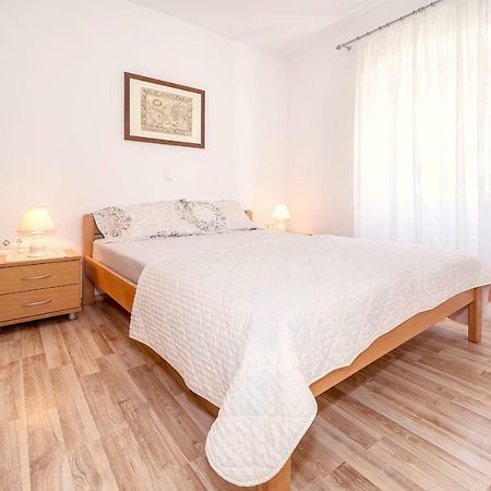 Apartments Dumica Malinska Bagian luar foto